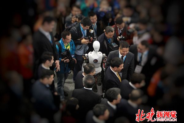 世界机器人大会已近尾声 中国成工业机器人最大市场